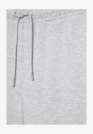 Lichtgrijze joggingbroek met een elastische tailleband en een bijpassend trekkoord dat aan de voorkant in een knoop is gebonden.