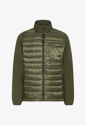 Oliwkowa kurtka z pikowanym przodem i gładkimi rękawami, z zamkiem błyskawicznym z przodu, bocznymi kieszeniami i stójką.