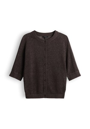 Donkerbruine gebreide vest met knopen, korte mouwen, geribde manchetten, hals en zoom, afgebeeld op een witte achtergrond.