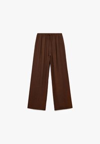 Pantalones de pierna ancha marrones hechos de un tejido texturizado con una cinturilla elástica. El diseño presenta un ajuste relajado y una caída suave.