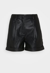 Černé kožené šortky s hladkým povrchem, zdobené plisováním a ohrnutými manžetami. Jednoduchý design bez viditelného kování nebo vzorů.