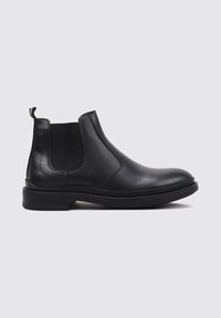 Botas Chelsea de piel negra con paneles laterales elásticos, un lazo en la parte trasera, puntera redondeada y suela de goma texturizada.
