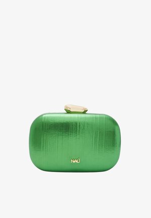 Clutch verde metallizzato di forma rettangolare, con una finitura testurizzata, chiusura in hardware dorato e branding minimal sulla parte frontale.
