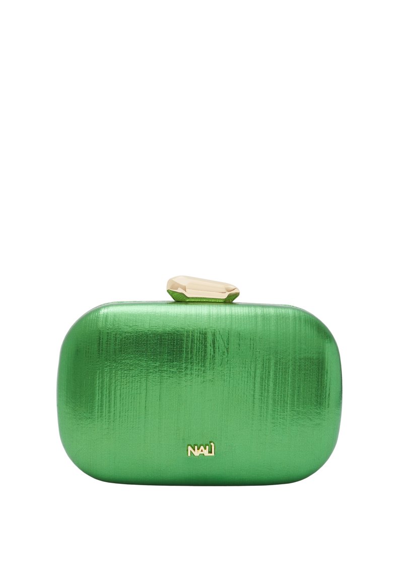 Grön metallisk clutch med rektangulär form, som har en strukturerad yta, guld hårdvaruknäppning och minimal logotyp på framsidan.