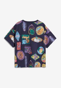 Short-sleeve navy T-shirt featuring colorful fruit and label graphics. Made of soft fabric with a relaxed fit and crew neckline.