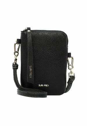 Mała czarna torebka na ramię z teksturowanej skóry, z odpinanym paskiem, zamkiem błyskawicznym i złotym logo „SURI FREY” na przodzie.