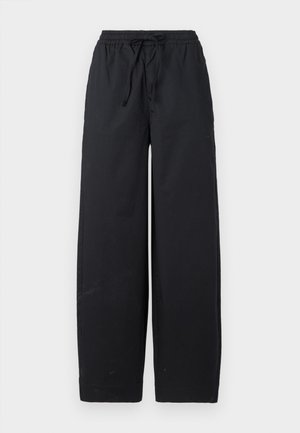 Pantalons larges noirs en tissu doux, dotés d'une taille élastique avec cordon de serrage et sans motifs ni accents visibles.