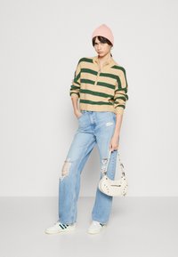 Noisy May NEWALICE L S HALF ZIP NOOS - Pulover - foliage green/irish cream