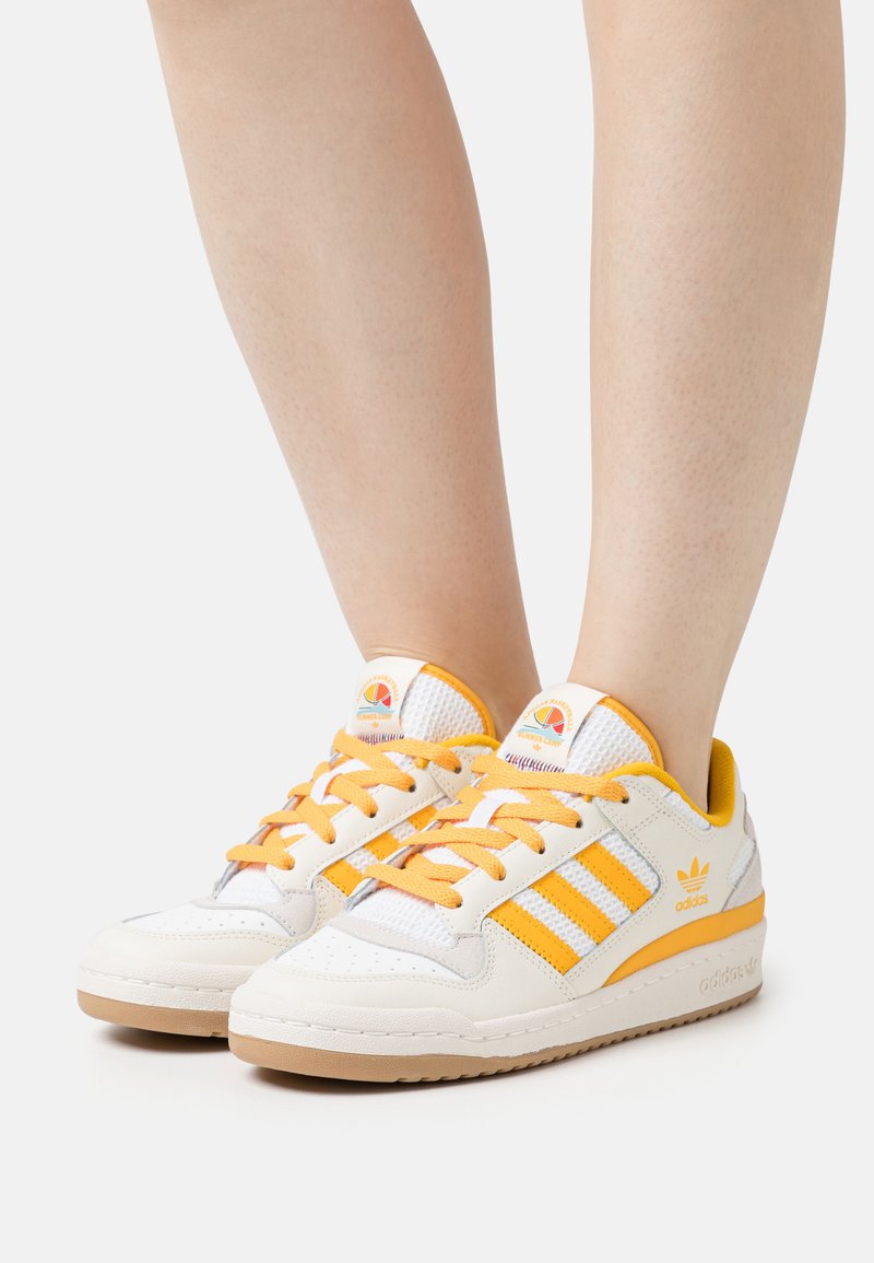adidas Originals FORUM LOW - Baskets basses - cream white/crew yellow/footwear white/?�cru 