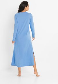bonprix LANGES MIT SCHLITZ - Camicia da notte - blue