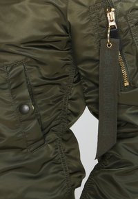 Alpha Industries Bombejakke - darkgreen