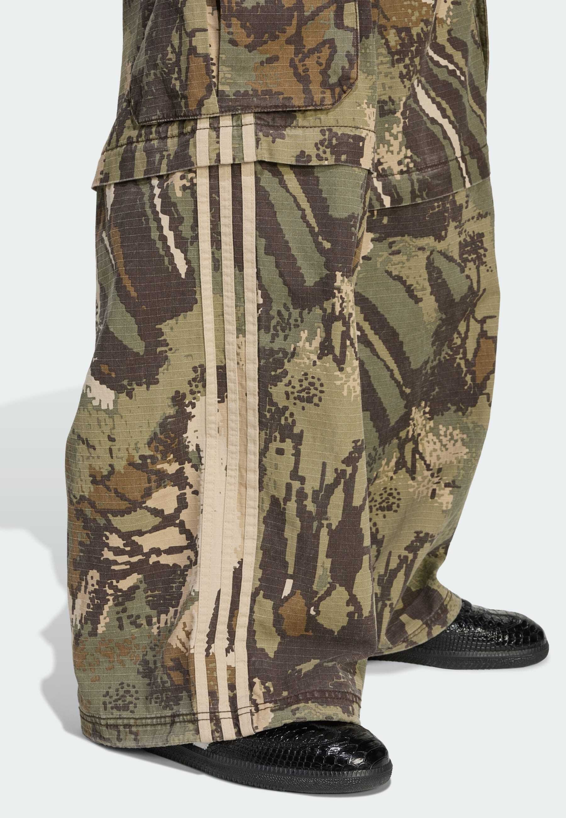 adidas Originals ZIPOFF - Cargo trousers - multicolor orbit green