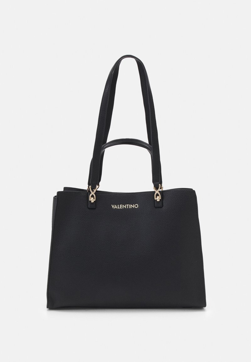 Svart strukturert håndveske laget av ruglet lær, med doble topphåndtak og gullfarget maskinvare med "VALENTINO"-logo.