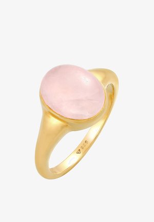 Goldring mit einem ovalen, durchscheinenden rosafarbenen Stein. Der Ringband ist glatt und glänzend, mit einem Stempel, der auf eine Silberlegierung (925) hinweist.