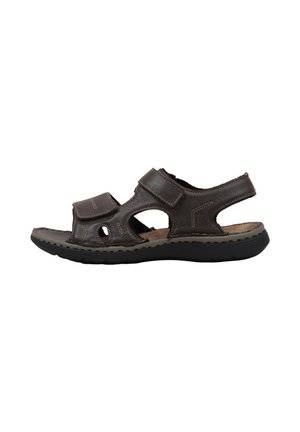 Sandalia masculina de cuero marrón oscuro con puntera abierta, correas de velcro ajustables y suela negra acolchada para un uso casual.