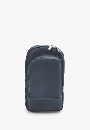 Borsa in pelle nera con due scomparti con zip, finitura texture e forma rettangolare; presenta dettagli in metallo argentato.