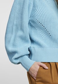 YAS Sweter