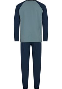 Camiseta de manga larga para hombre en un tono azul claro con mangas raglán en azul marino; combinada con pantalones azul marino. Tejido suave y liso; diseño ajustado sin patrones visibles.