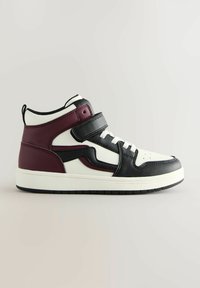 High-Top-Sneaker aus einer Kombination von weißem, schwarzem und burgunderfarbenem Leder. Ausgestattet mit einem Klettverschluss und weißen Schnürsenkeln, sowie einer strukturierten Gummisohle.