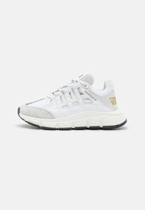 TRIGRECA UNISEX - Matalavartiset tennarit - white/gold