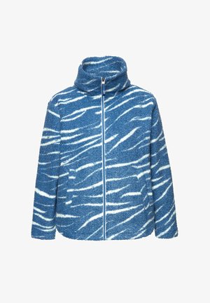 Chaqueta de forro polar azul con rayas blancas onduladas, cuello alto, cremallera completa y textura suave. Corte relajado con mangas largas.