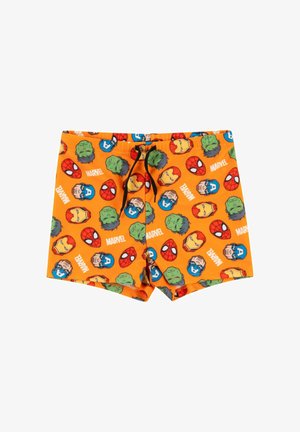 Costume da bagno arancione con stampe ripetute di volti colorati di supereroi Marvel tra cui Spider-Man, Hulk, Iron Man e Captain America, con coulisse nera.