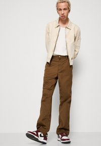 Carhartt WIP SIMPLE PANT - Relaxed fit jeans - dark brown