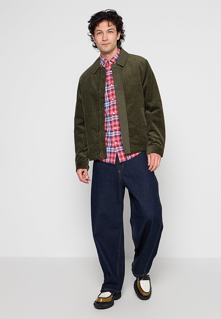 REGULAR FIT