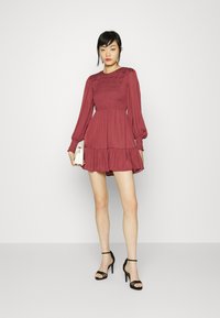 Forever New ROSA SHIRRED DRESS - Vestido de cocktail / Vestido de festa - poached pear