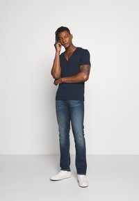 DRYKORN QUENTIN - T-shirt básica - navy