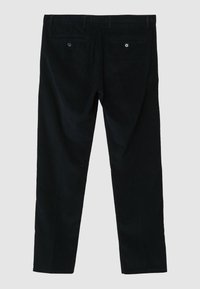 Schwarze Cordhose mit schmaler Passform, vertikaler Rippstruktur, zwei Gesäßtaschen mit Knöpfen und einem sauberen Saum.