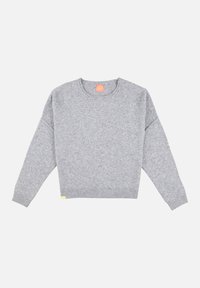 Pull gris court en tissu doux, avec un col rond, des épaules tombantes, et des poignets et un ourlet côtelés. Petite étiquette sur le côté.