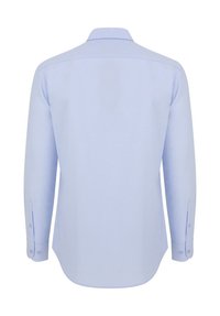 Jasnoniebieska koszula z długim rękawem, wykonana z gładkiego materiału, z kołnierzykiem, zapinanymi mankietami i zaokrąglonym wykończeniem z tyłu.