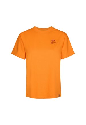 Orange bomullströja med korta ärmar, rundad halsringning och en liten lila logotyp på vänster bröst. Slät textur, avslappnad passform.