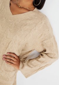 ONLY Stickad tröja - beige