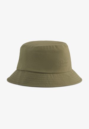 Sombrero tipo bucket verde oliva con ala ancha y cosida y el logo sutil de Puma bordado en el lateral.