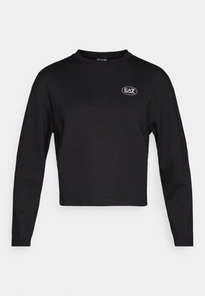 Juoda trumpa medvilninė palaidinė. Turi ilgus rankovės ir apvalų iškirpimą, o viršutinėje kairėje pusėje yra mažas baltas EA7 logotipas.