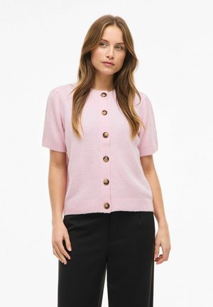 Cardigan à manches courtes rose clair avec un col rond et sept boutons. Fabriqué en matière douce avec des finitions côtelées à l'ourlet.