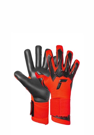 Rote und schwarze Torwarthandschuhe mit gepolsterten Handflächen und verstellbaren Handgelenkriemen, speziell für den Sportgebrauch entwickelt.