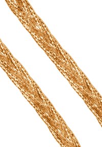 Naszyjnik z koralików w odcieniu złota, składający się z kilku skręconych pasm, małych kwadratowych koralików, o gładkiej teksturze i lśniących wykończeniu.