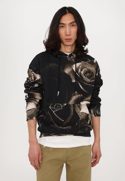 Svart hoodie med en stor rosprint i nyanser av kräm och brunt, med en framficka och dragsko i huvan. Texturerad, ledig passform.