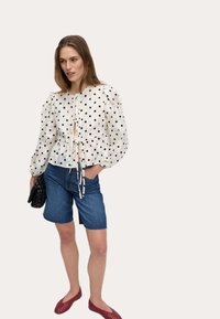 Marks & Spencer BERMUDA - Shorts vaqueros - medium indigo
