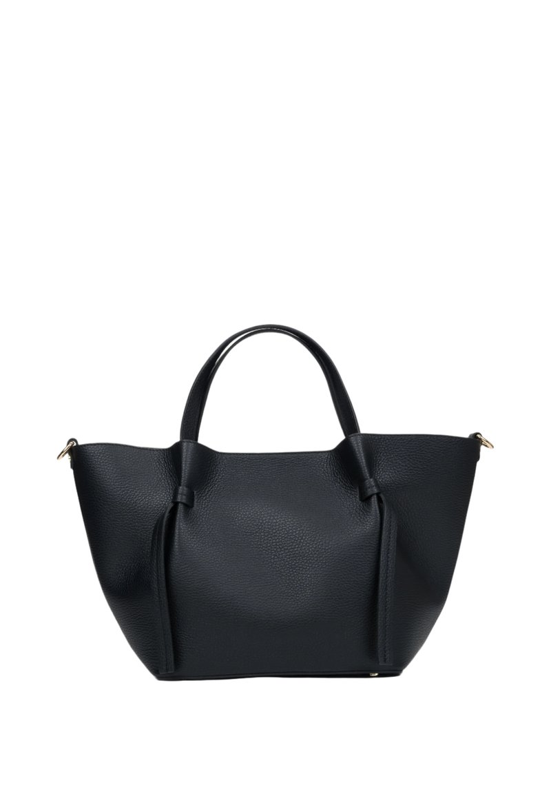 Czarna skórzana torba na ramię o teksturowej powierzchni, szerokim otwarciu, podwójnych uchwytach i subtelnych złotych elementach wykończenia.