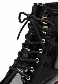 Tamaris Bottines à plateau - black patent