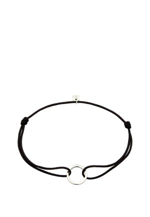 Schwarzes verstellbares Schnurarmband mit einem zentralen, glatten Silberring und einem kleinen silbernen Anhänger in Sternform nahe dem Verschluss.