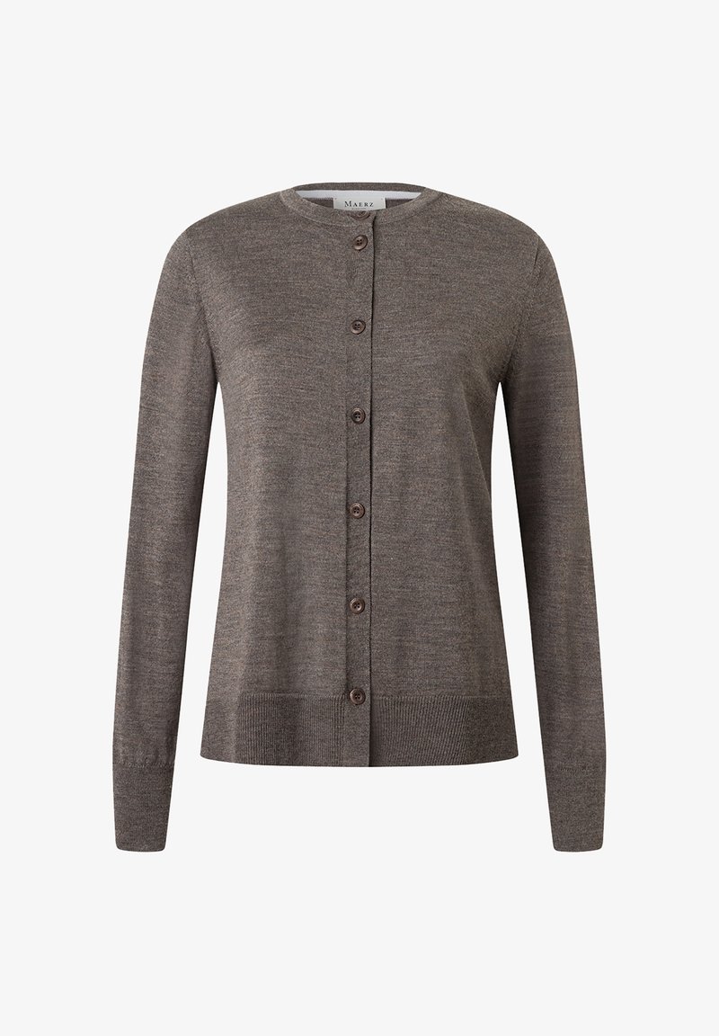 Ruskea neulecardigan, jossa on pyöreä pääntie ja pitkät hihat. Valkoiset napit edessä ja ribbaus hihansuissa sekä helmassa. Sileä pinta.