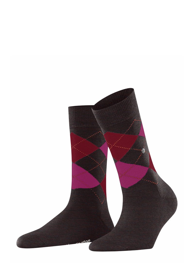 Calzini marroni con un motivo argyle in tonalità di rosso e rosa, dotati di cuciture a contrasto e un piccolo logo sul lato. Texture morbida.