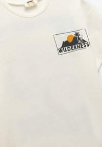 Koton T-Shirt print - beige