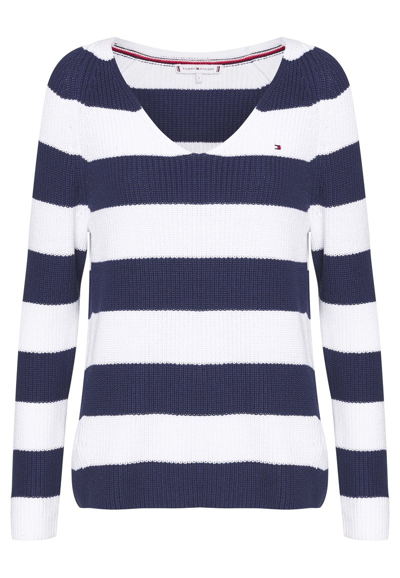 Pull en tricot à manches longues avec rayures horizontales bleu marine et blanches, col en V, et petit logo brodé sur la poitrine.