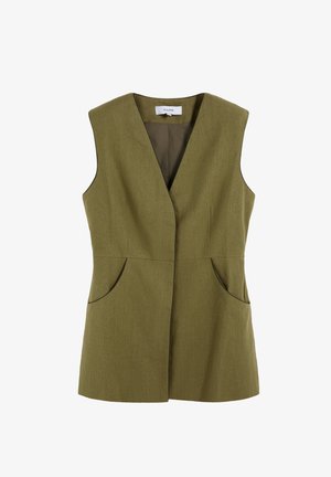 Chaleco sin mangas de color verde oliva con cuello en V, dos bolsillos delanteros y cierre frontal oculto.